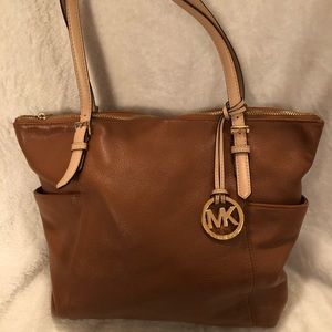 Micheal Kors Jet Set Soft Brown Leather Purse